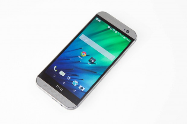 Das Display ist 5 Zoll groß und hat eine Full-HD-Auflösung. (Bild: Fabian Hamacher/Golem.de)